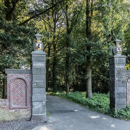Отель Kasteel Maurick Вюгт
